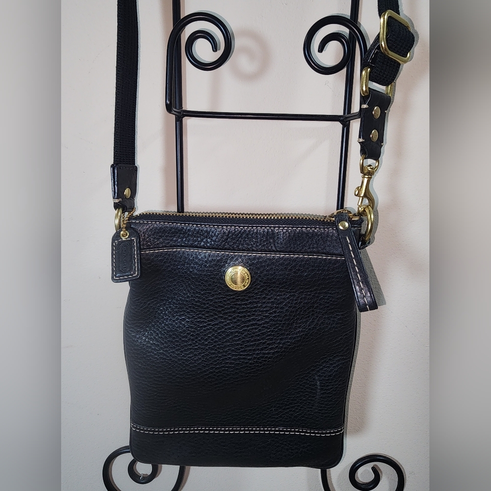 Coach Black Pebbled Leather Crossbody Purse Swing Back Y2K